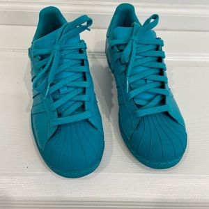 Adidas superstars super color x Pharrell